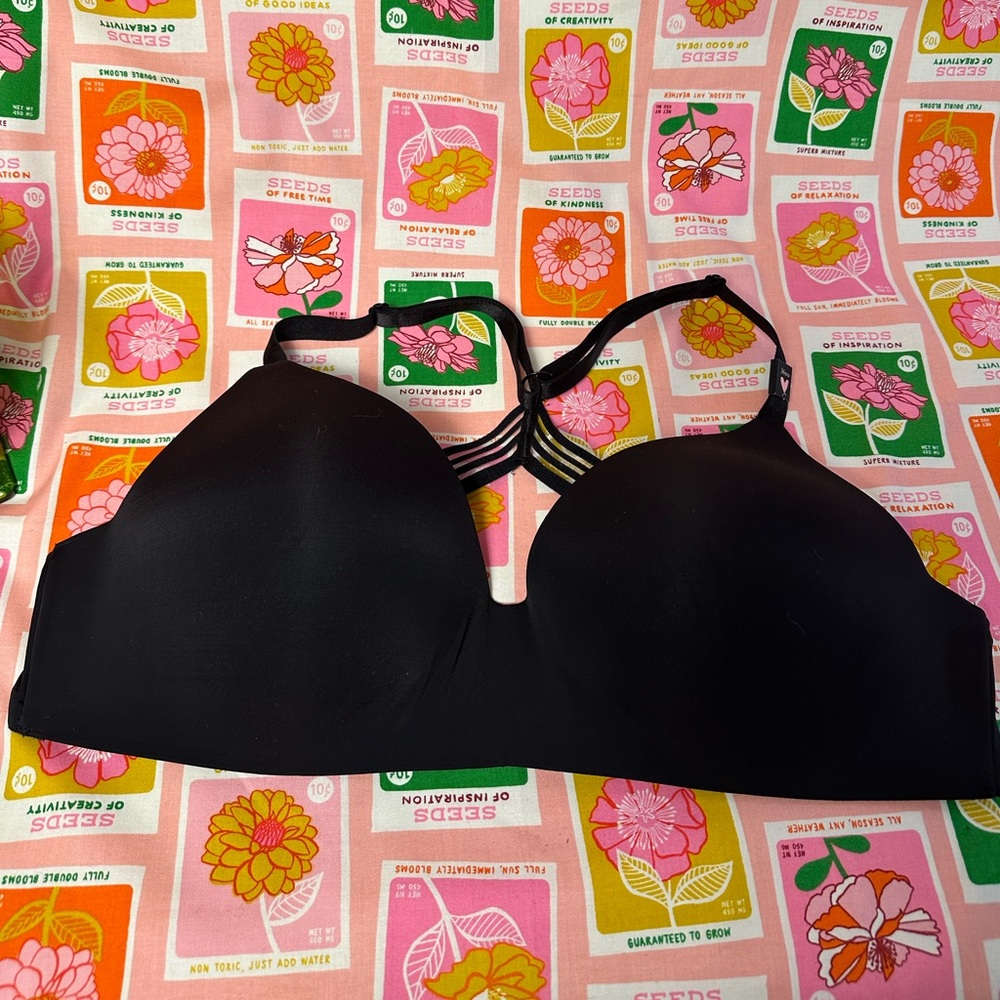 New Victoria’s Secret wire-free, cross back push-up bra